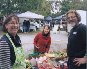 richy-and-rosie-with-a-happy-customer-at-koonwarra-farmers-market-nov-2011